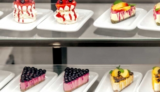 Cake counter/ Refrigerated display - 1,8 m - 1850 litres - with 3 shelves (LED)
