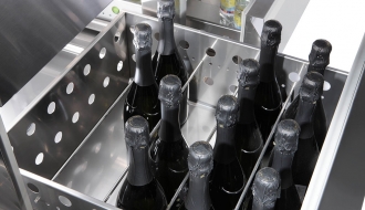 Bottle holder for beer counters