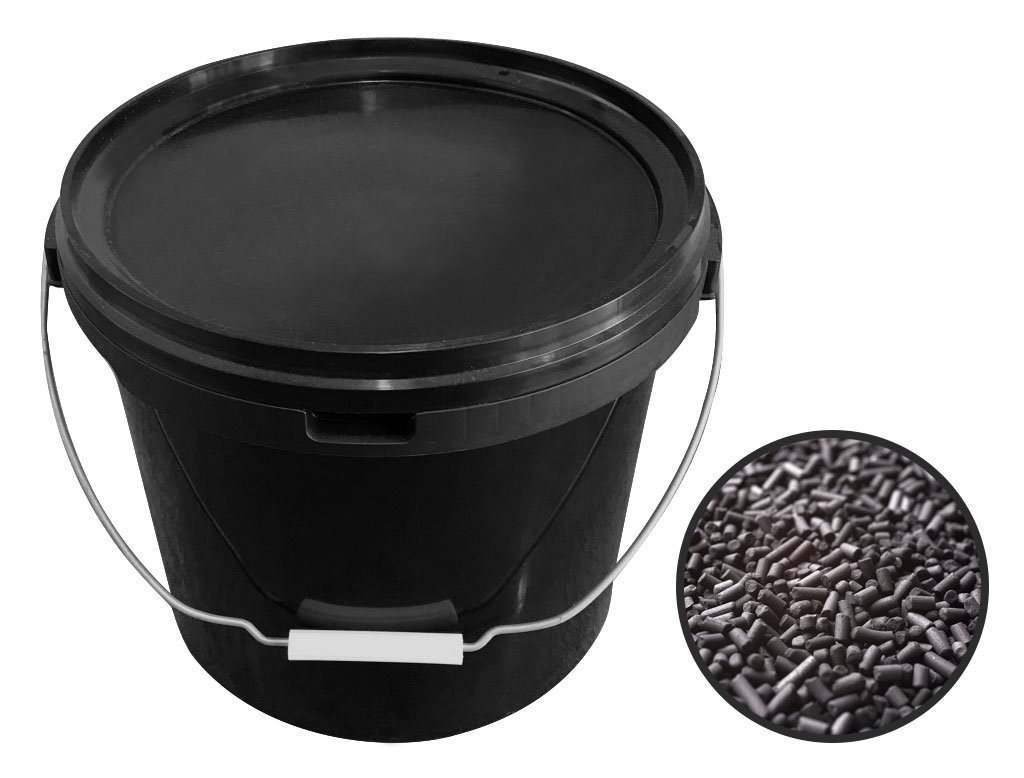 Activated carbon granules in bucket - 8 kg